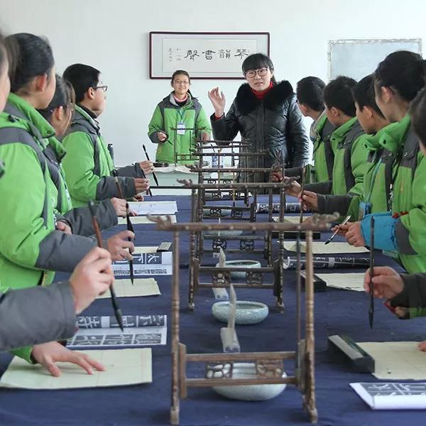 周颖老师与她的美术弟子们